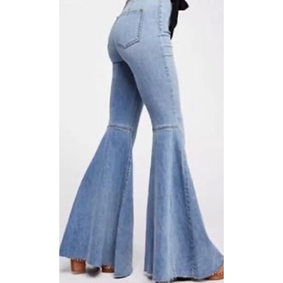 FREE PEOPLE Just Float On Super Flare Bell Bottom Jeans Light Wash Women's Sz 26 - Picture 2 of 7